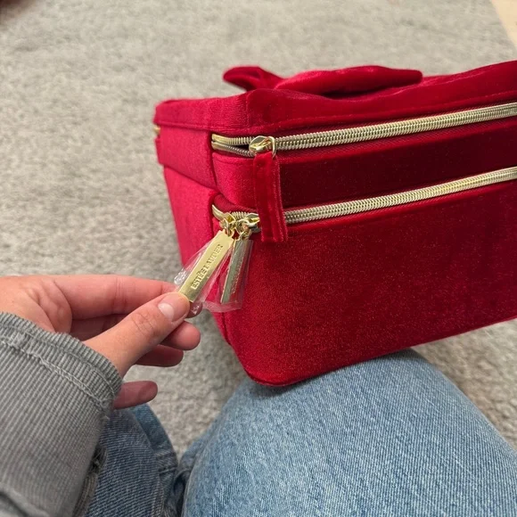 Estée Lauder Elegant Red Velvet Women's Makeup Bag - Picture 4 of 4